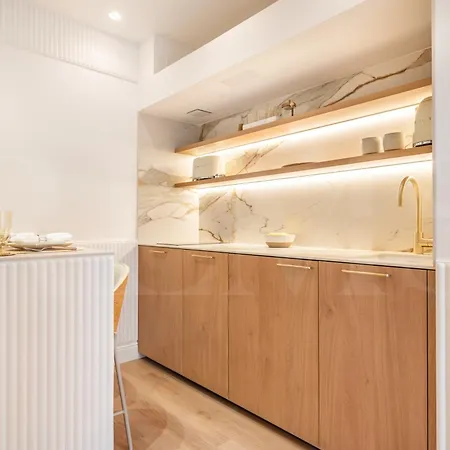 Apartment Charming With Private Patio By Rems Malaga
