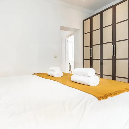 Charming With Private Patio By Rems Malaga