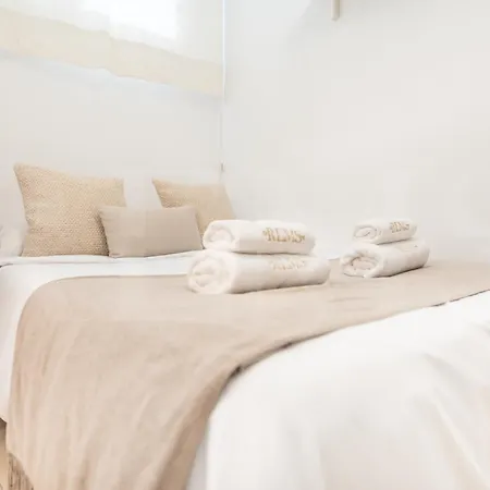 Charming With Private Patio By Rems Malaga